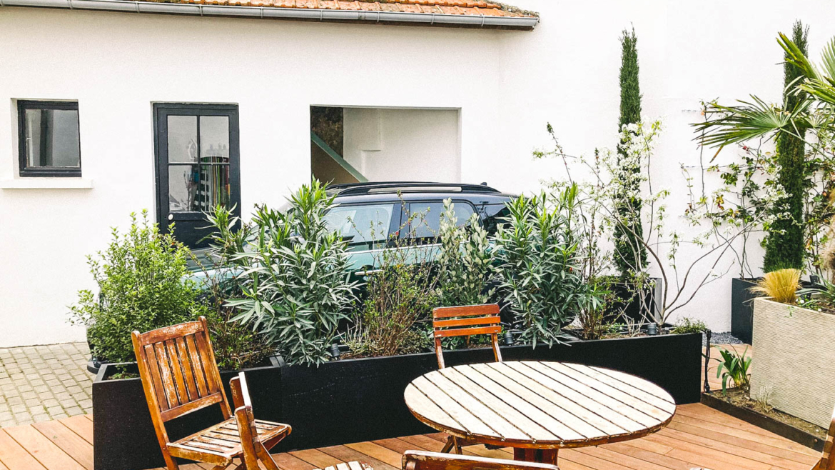 Un patio, puit de lumière et de nature