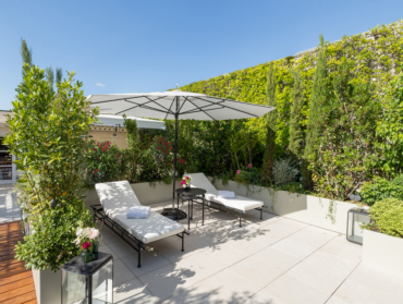 Terrasses en pierre naturelle : élégance intemporelle pour jardins d&rsquo;exception