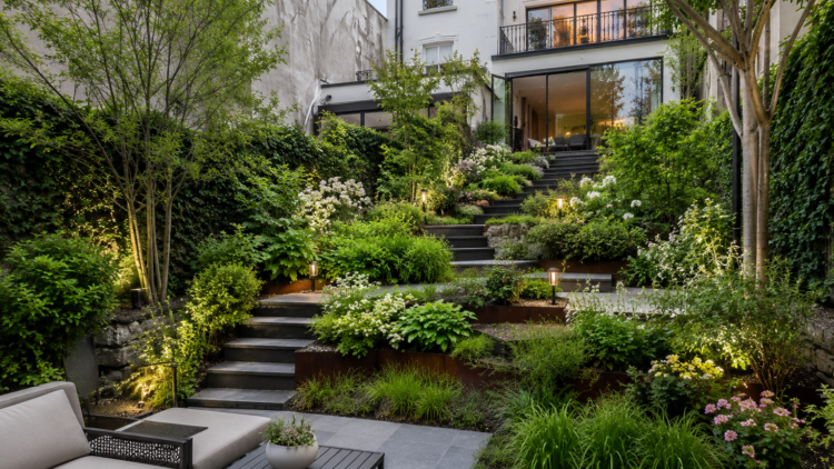 Aménagement jardin en pente : l&rsquo;approche d&rsquo;un paysagiste haut de gamme